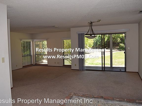 3rd image of 1121 Champion Oaks Dr