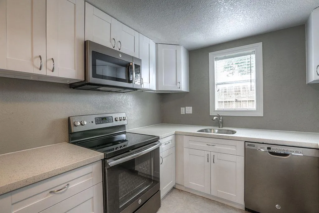 Studio, 1.0 bath, 500 sqft, $950 — Photo 4