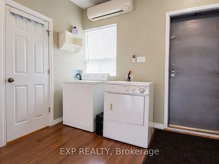 1038 Coxwell Ave #2 — Photo 8