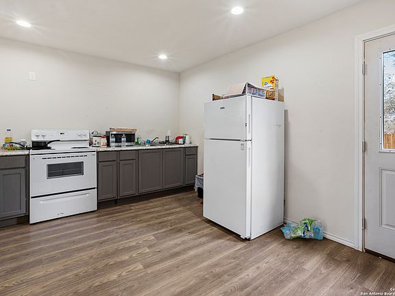 4th image of 842 SW 39TH ST