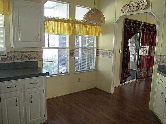 3rd image of 455 Carnation Dr