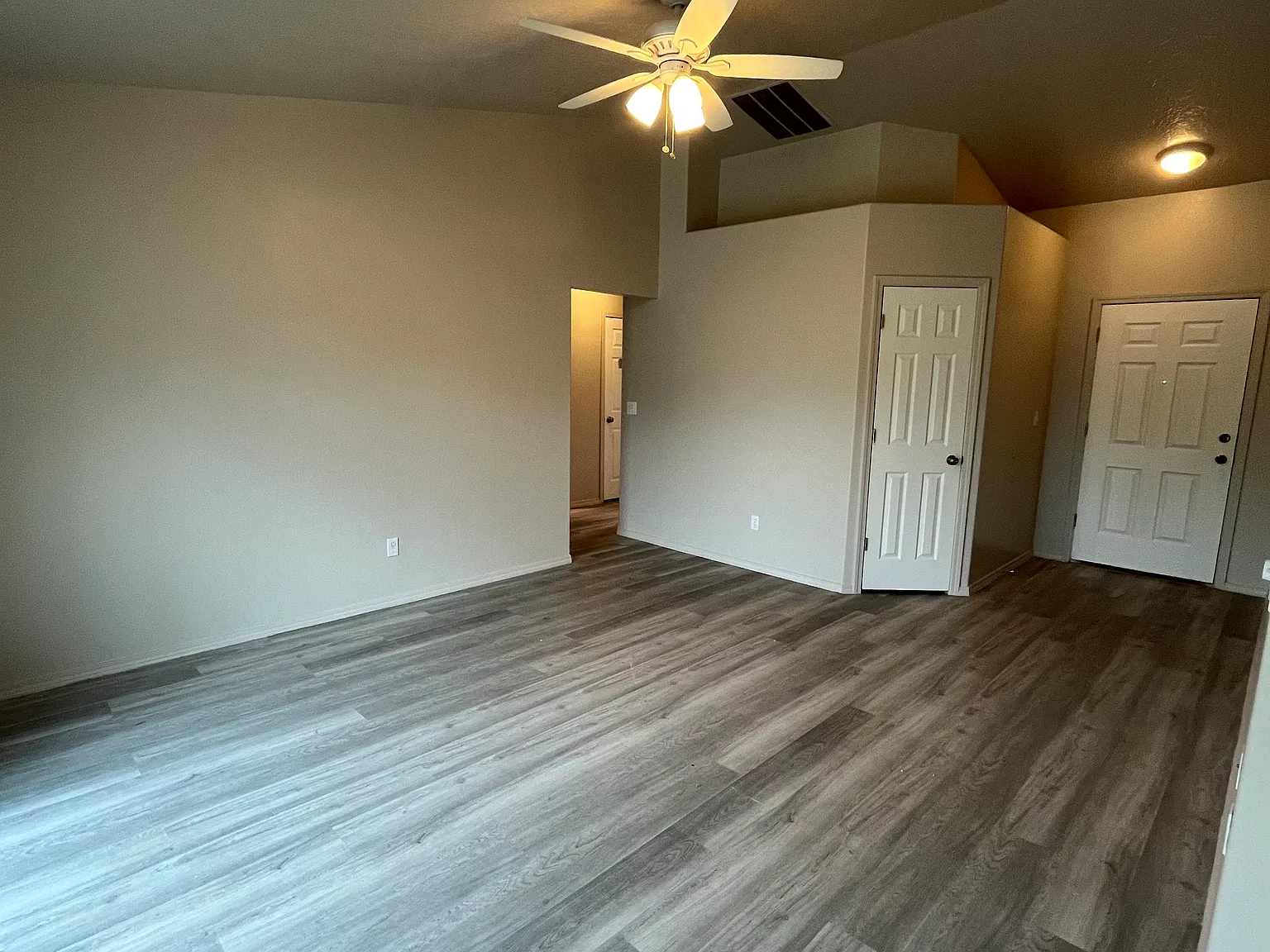 3 bed, 1151 sqft, $2,000 — Photo 3
