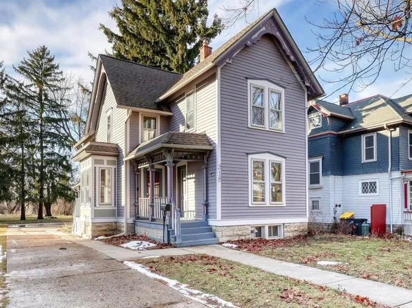 318 N Hartwell AVENUE, Waukesha, WI 53186