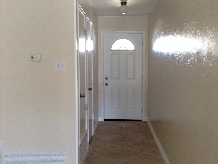 4100 Willow Springs Dr — Photo 9