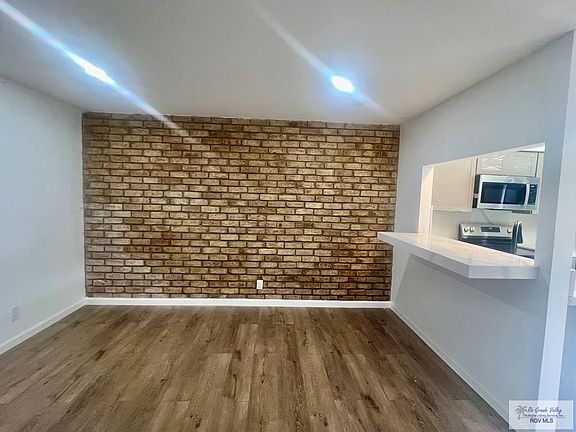 5th image of 323 McFadden Hut Dr
