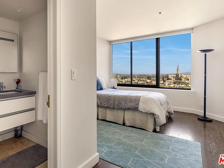 10724 Wilshire Blvd #712 — Photo 30