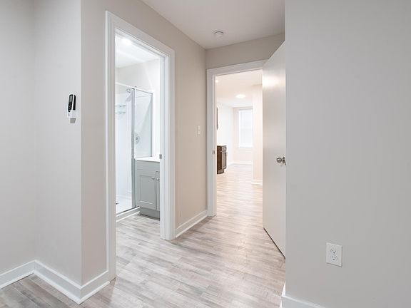 4th image of 816 E Hilton St #2F1