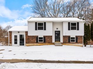 4516 Lunenburg Dr, Worthington Hills, KY 40245