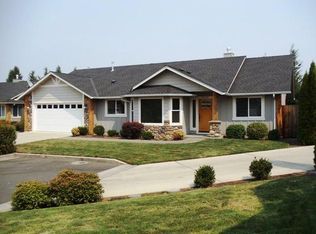 2039 SW Otis Ln, Grants Pass, OR 97527