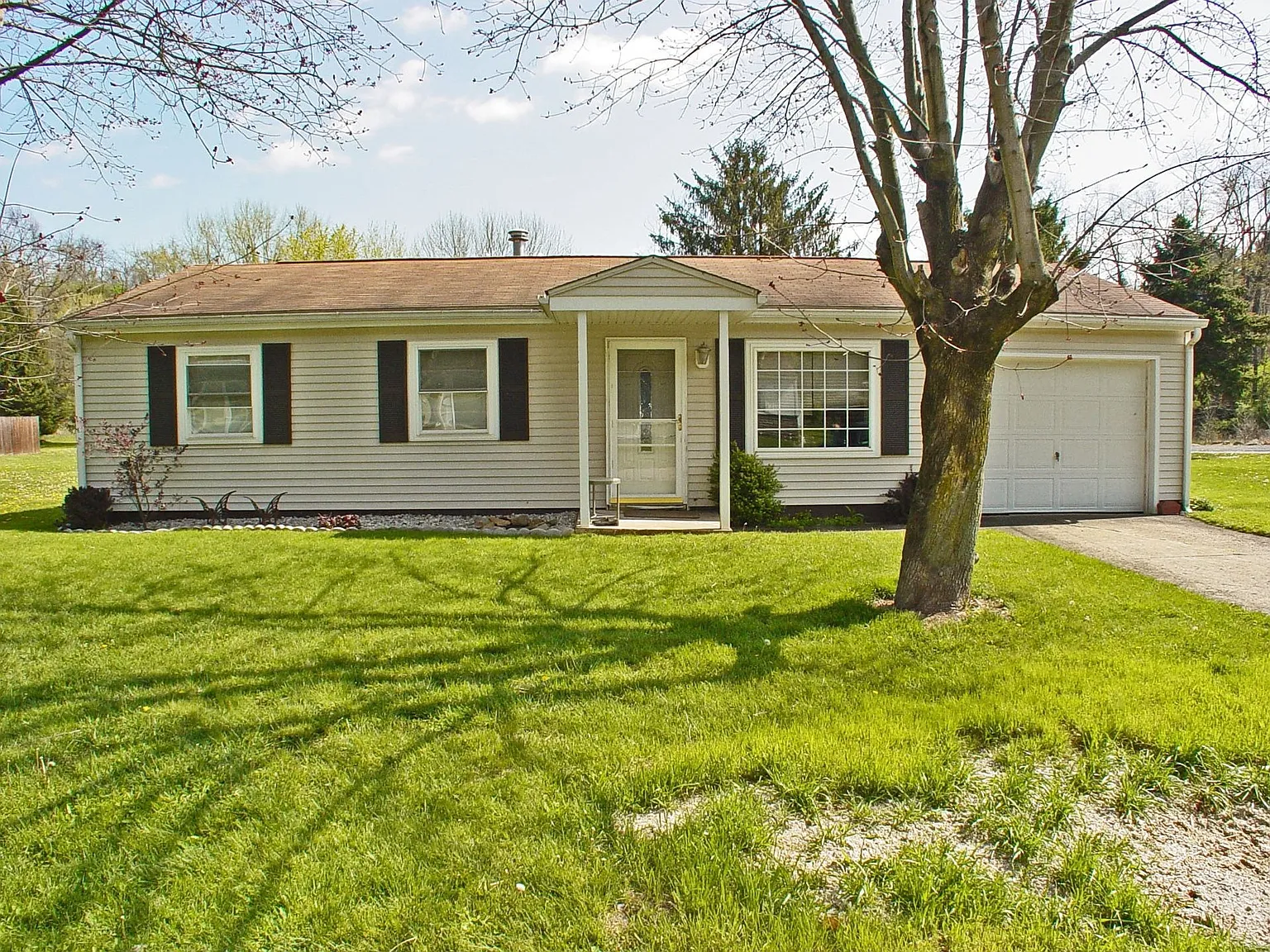 108 Greentree Ln photo 1