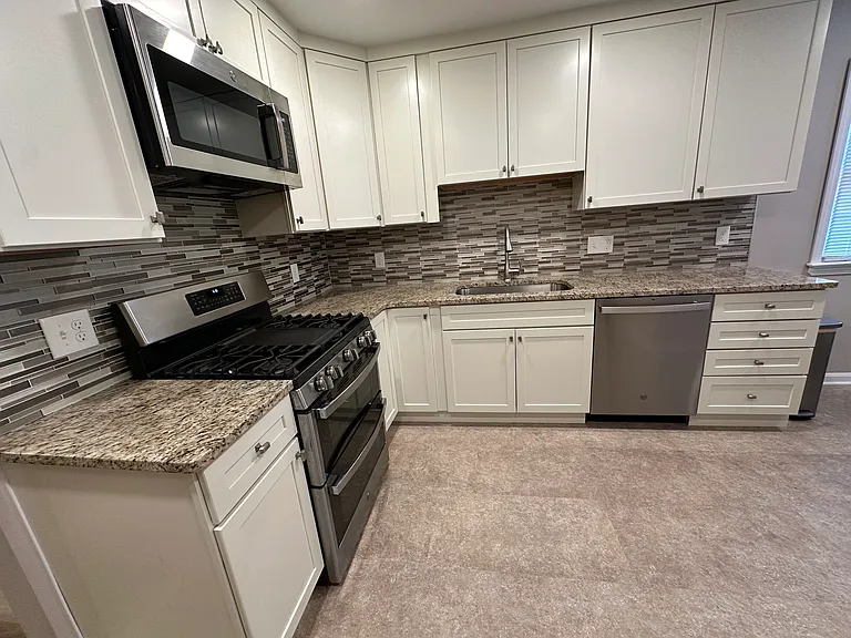 Complete Kosher Kitchen
Double Oven
2 Sinks
2 Dishwashers