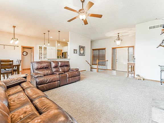 5th image of 300 Sienna Dr