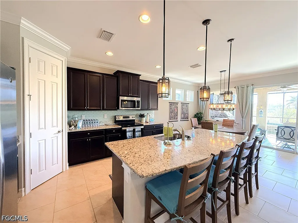 4 bed, 3.5 bath, 2432 sqft, $3,500 — Photo 4