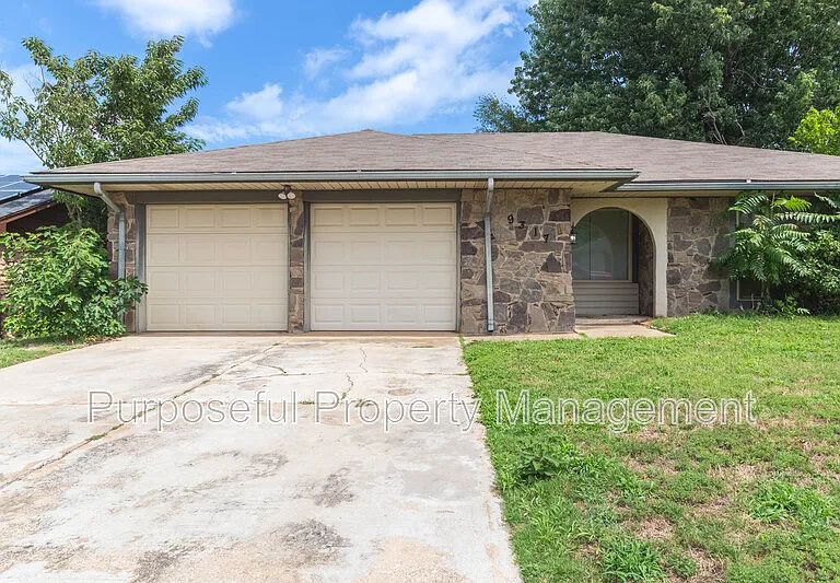 9317 NE Sherwell Dr — Photo 2