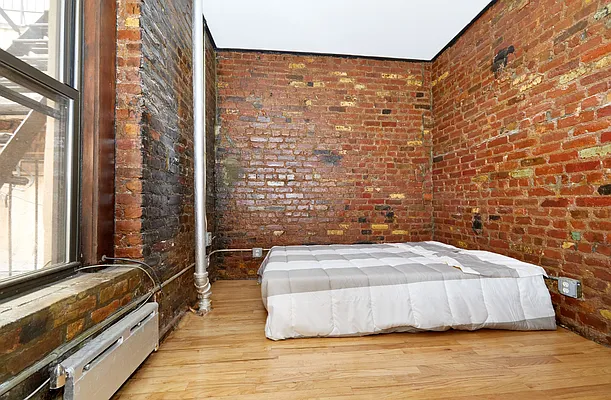 Rented by PocketBroker Inc | media 17