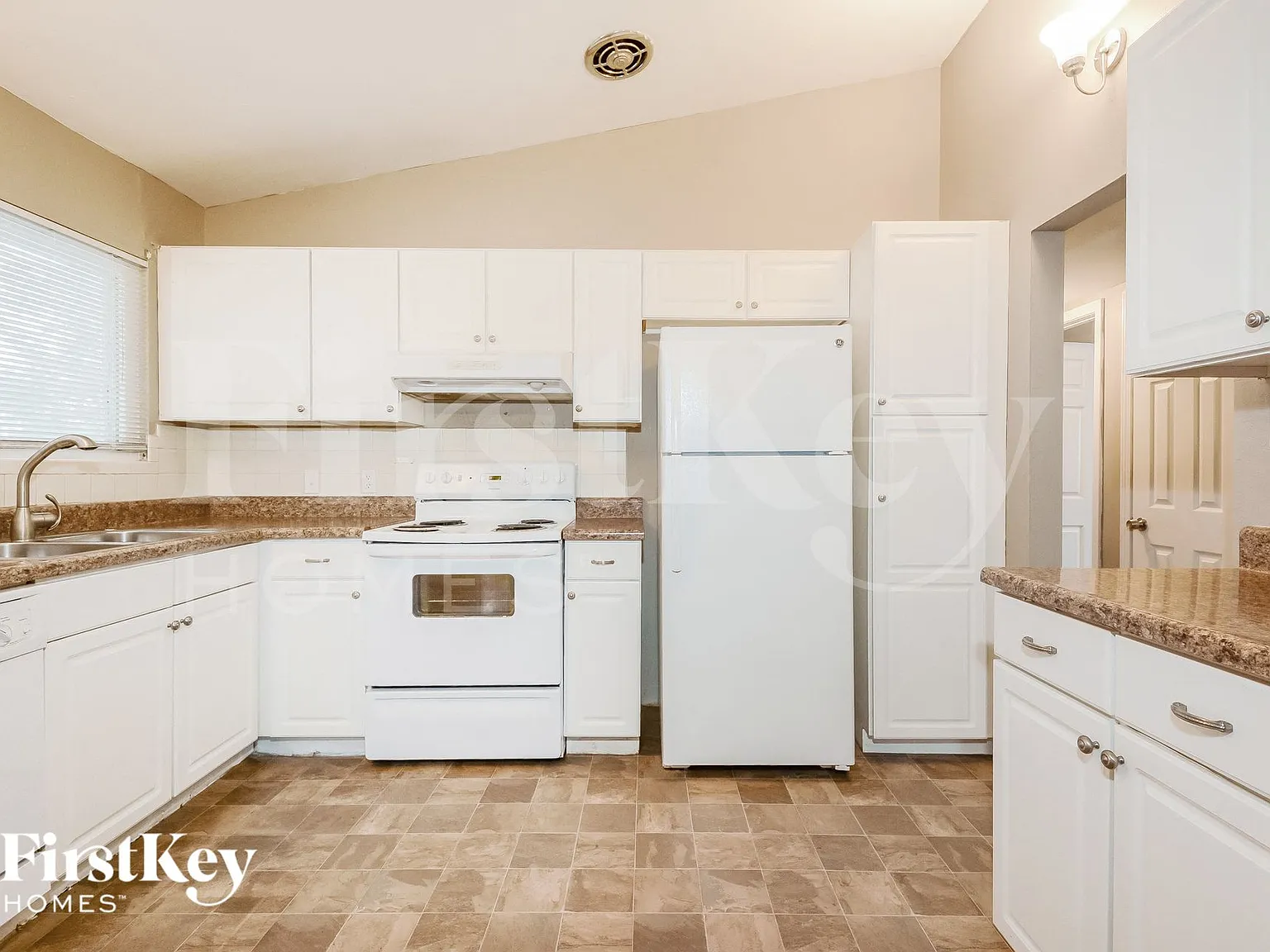 3 bed, 1.0 bath, 1064 sqft, $1,435 — Photo 4