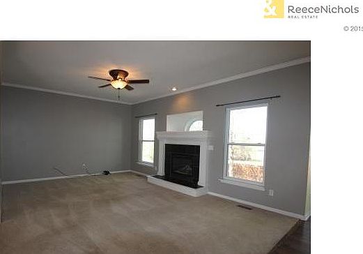 Living room w/gas fireplace