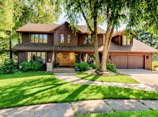 1044 Royal Bombay Ct, Naperville, IL 60563
