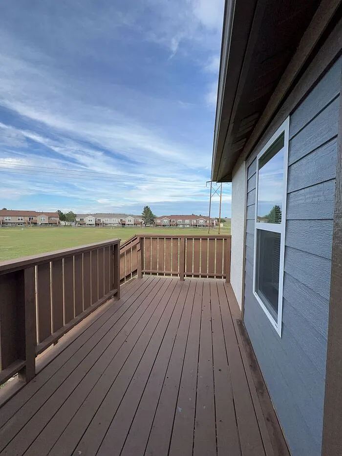 3 bed, 2.5 bath, 1328 sqft, $1,773 — Photo 3