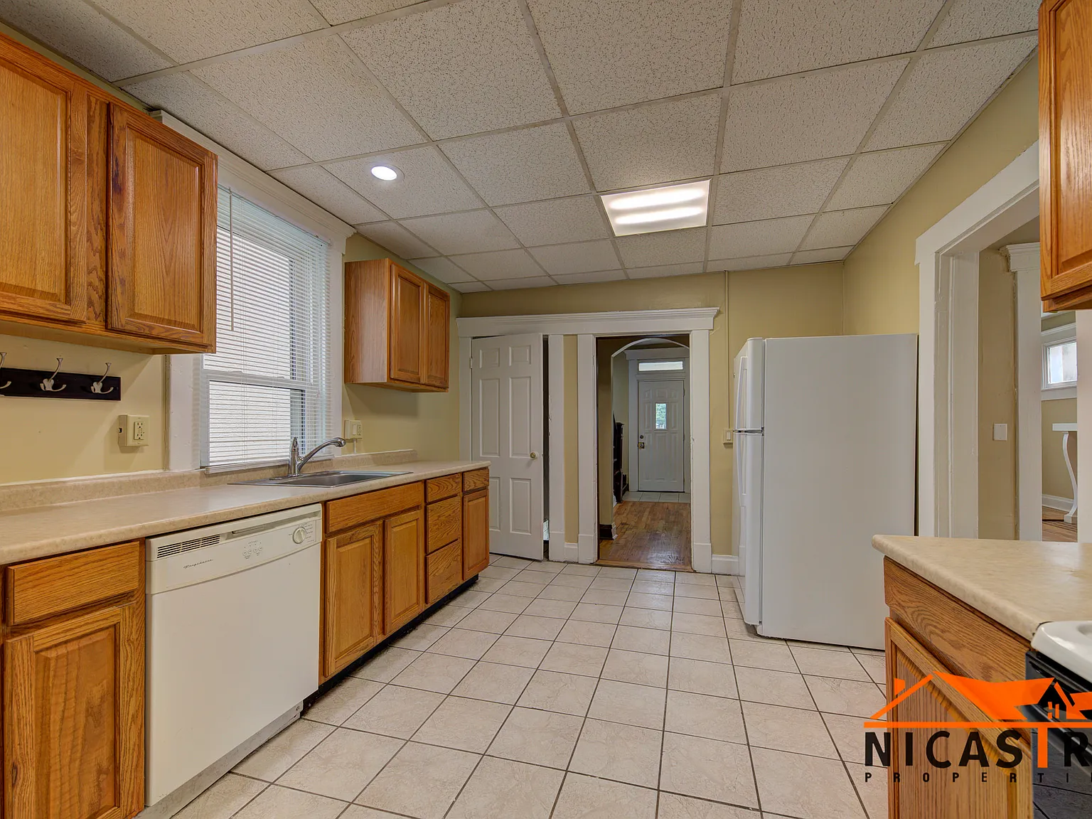 4 bed, 2.5 bath, 2000 sqft, $2,100 — Photo 4