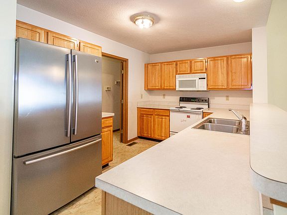 4th image of 1027 Oak Bay Dr