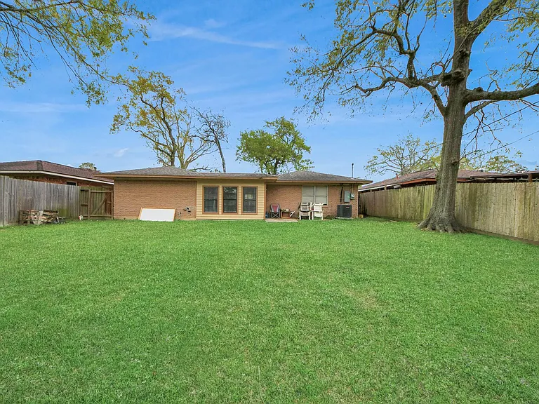 2806 Oak Dr — Photo 33