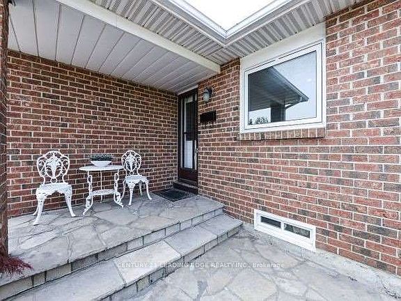 2nd image of 54 Aurora Pl