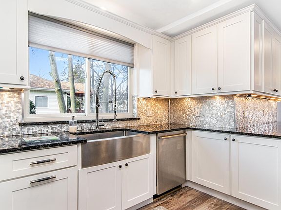 3rd image of 308 Farmer St