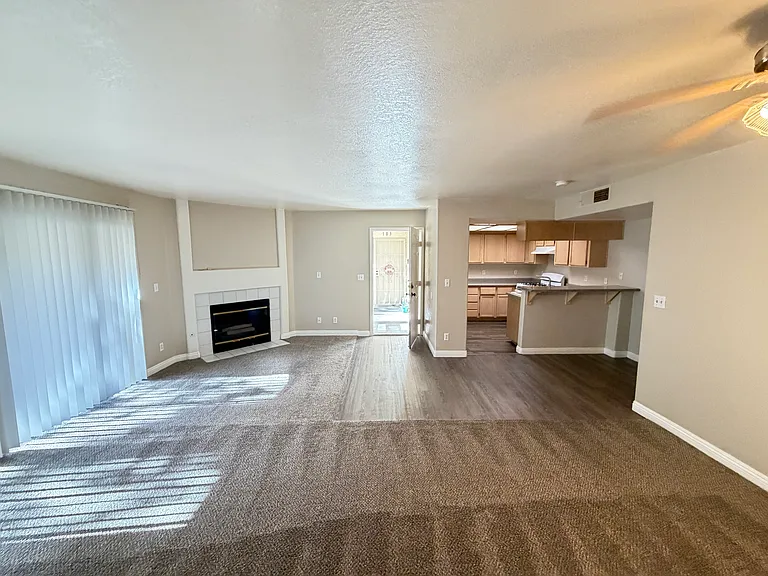 960 N Sloan Ln #104 — Photo 6