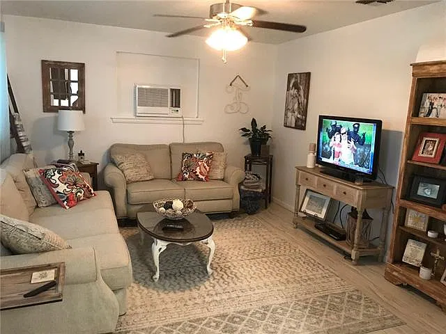 2 bed, 1.0 bath, 1027 sqft, $1,800 — Photo 4