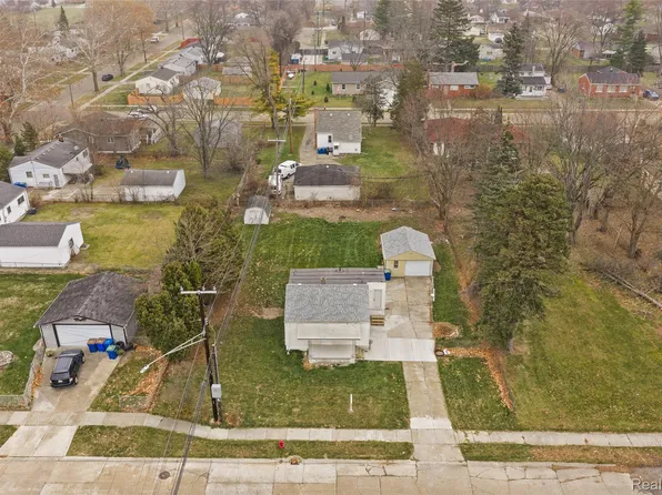 21118 Wellington Ave E, Warren, MI 48089