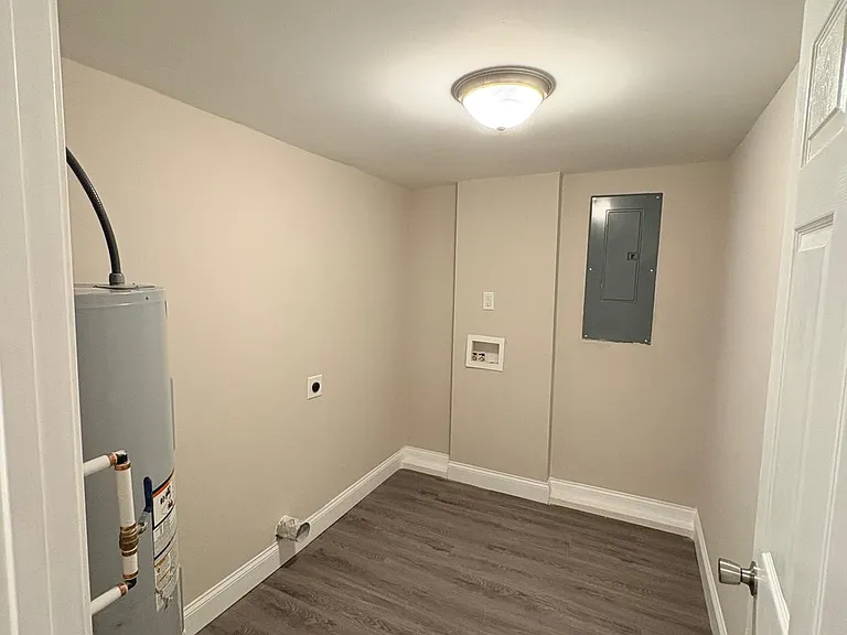 401 Franklin Ave — Photo 8