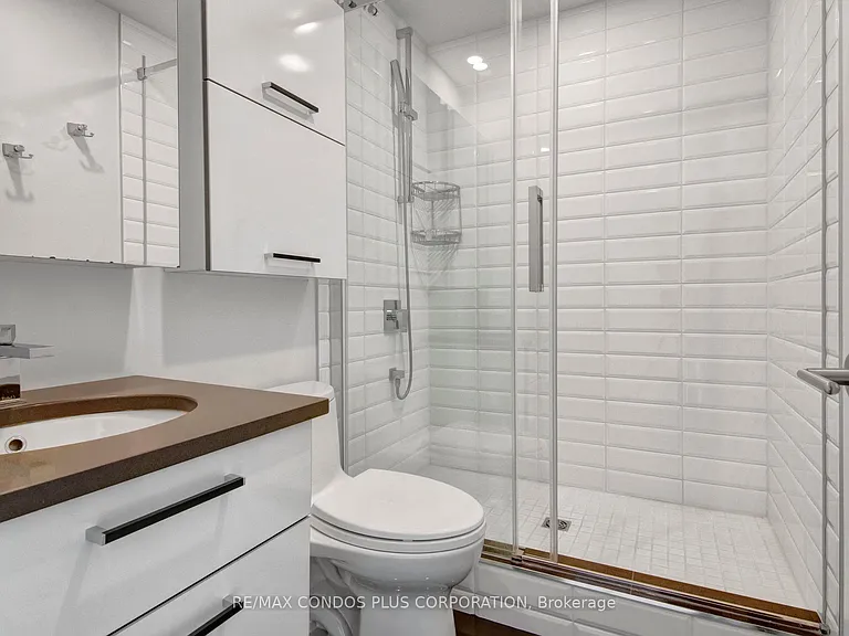 18 Yorkville Ave #2505 — Photo 33