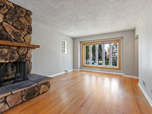 3rd image of 3541 N Pioneer Ave