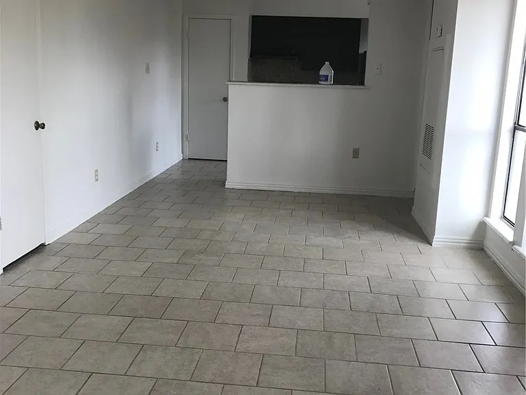 1431 Hillside Dr — Photo 1