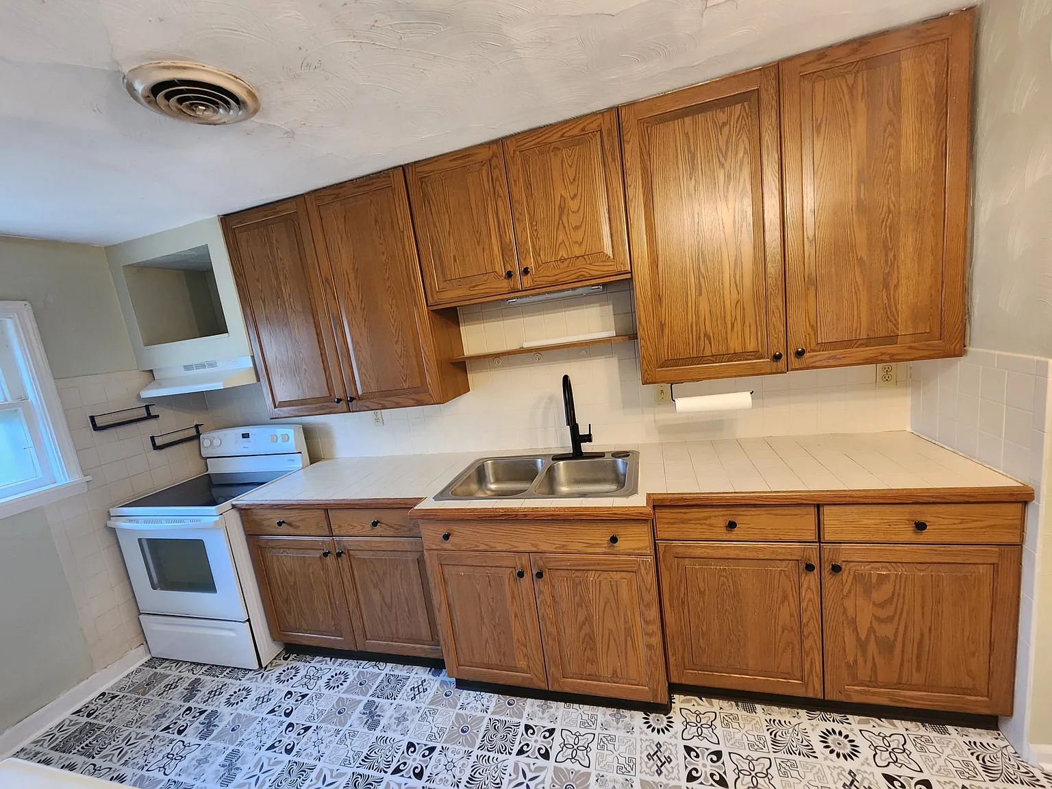 138 King Ave — Photo 3