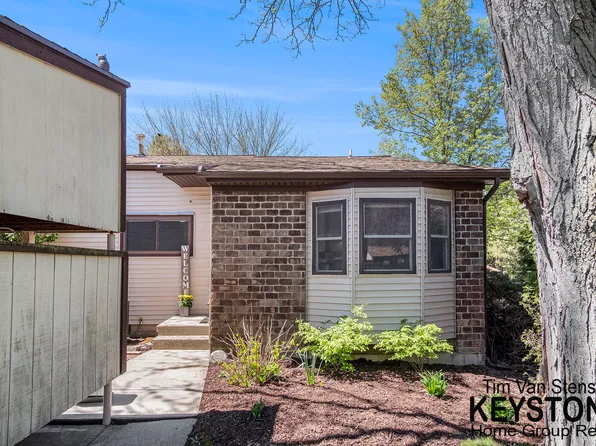 2639 Knightsbridge Rd SE, Grand Rapids, MI 49546