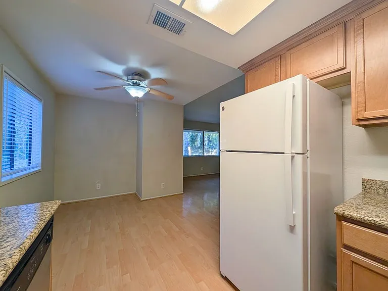 1965 Coulston St #10 — Photo 35