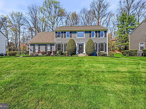 2nd image of 1045 Saint Georges Ln