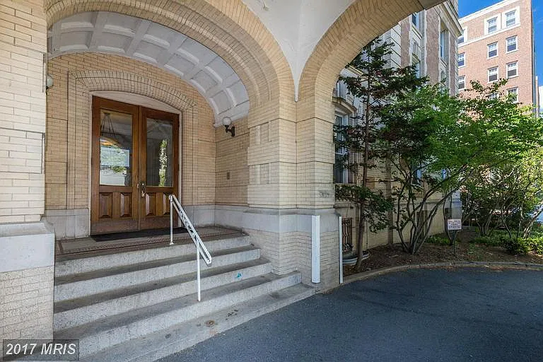 1 bed, 655 sqft, $2,300 — Photo 2