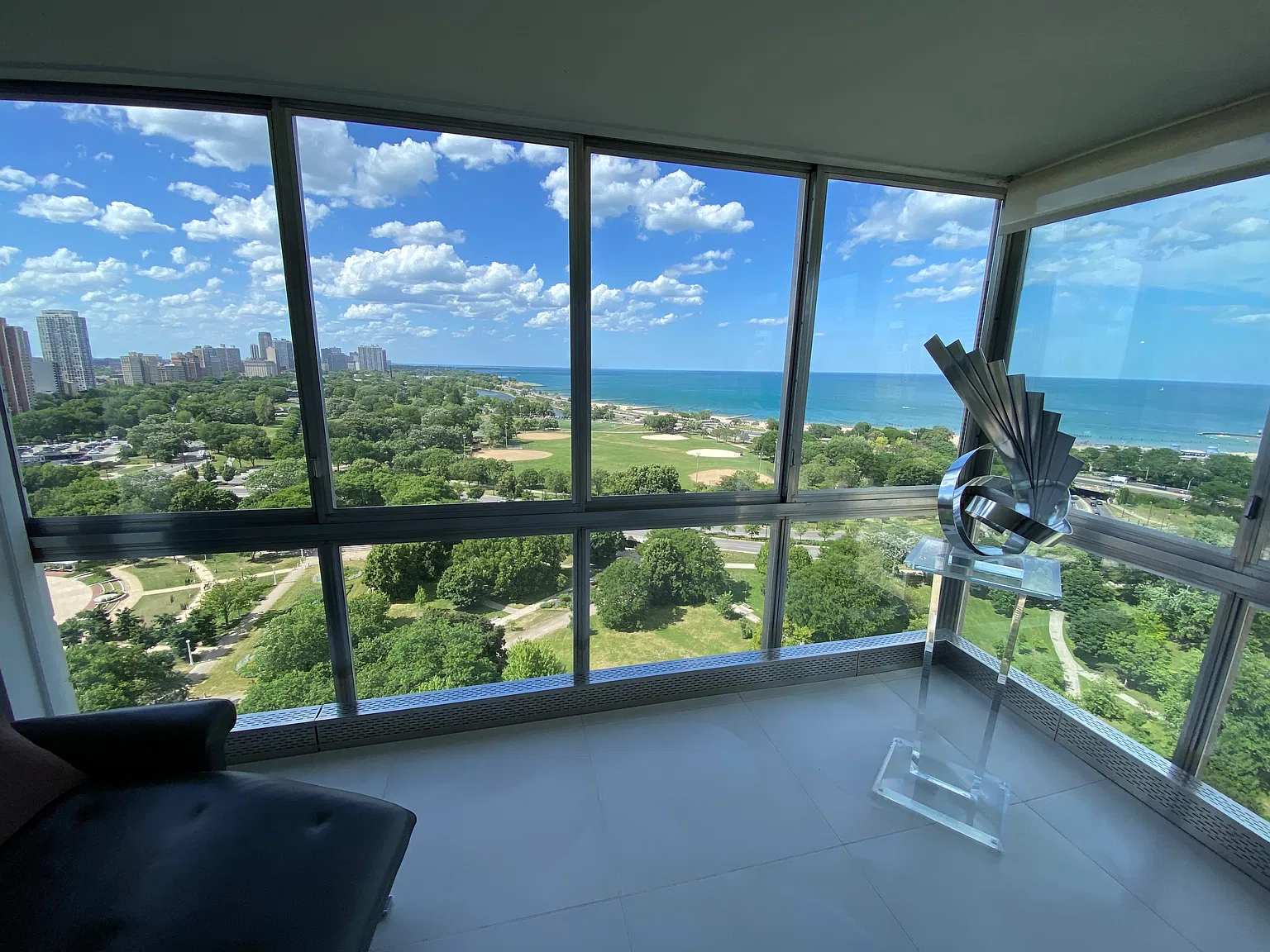 2 bed, 1150 sqft, $3,915 — Photo 4