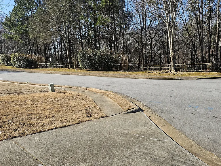 1529 Sydney Pond Cir — Photo 43