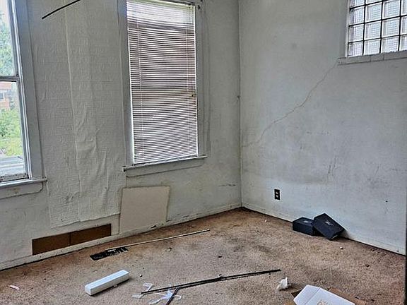 3rd image of 4778 Highland Ave