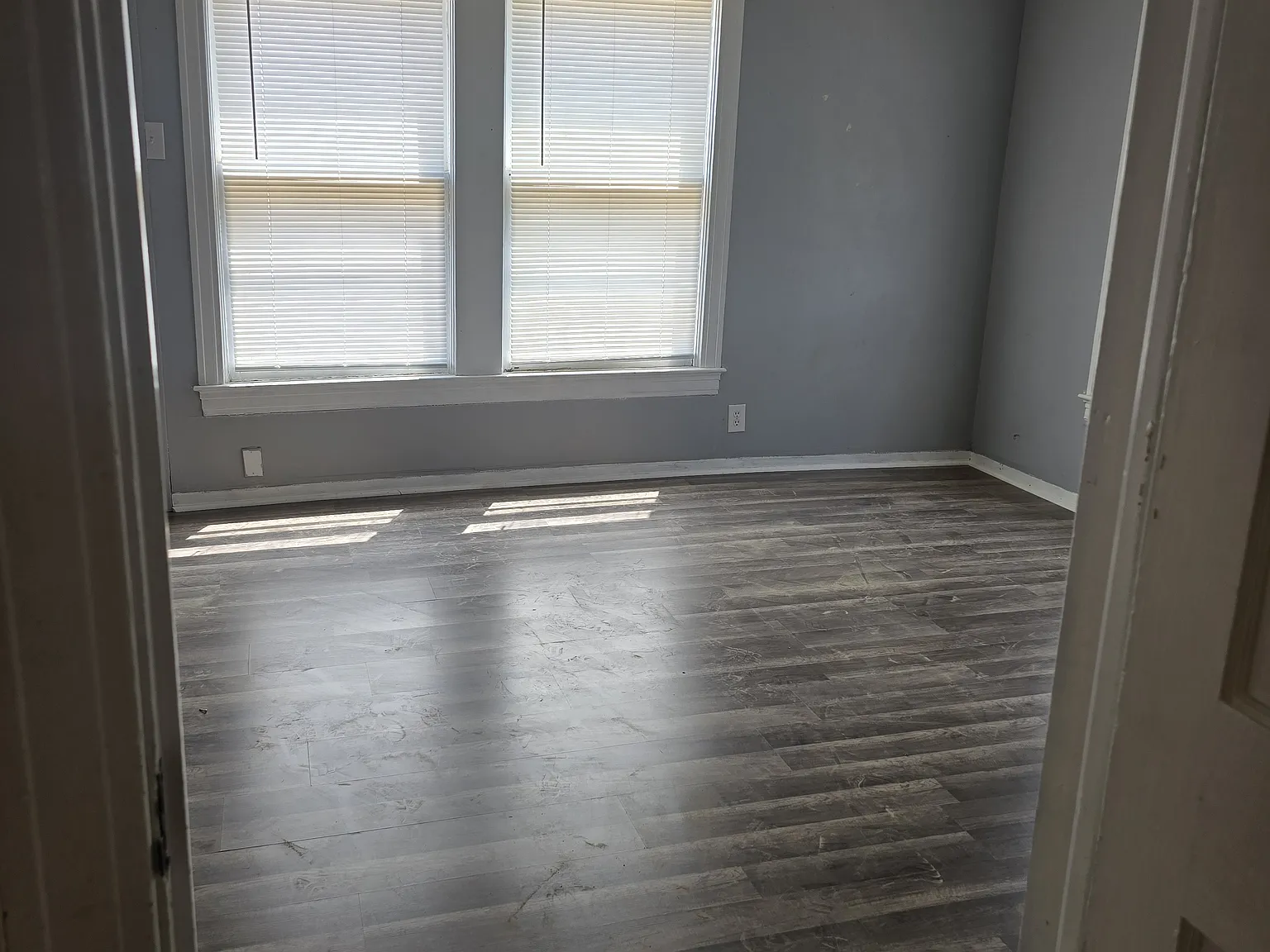 3 bed, 1.5 bath, 2000 sqft, $1,300 — Photo 4