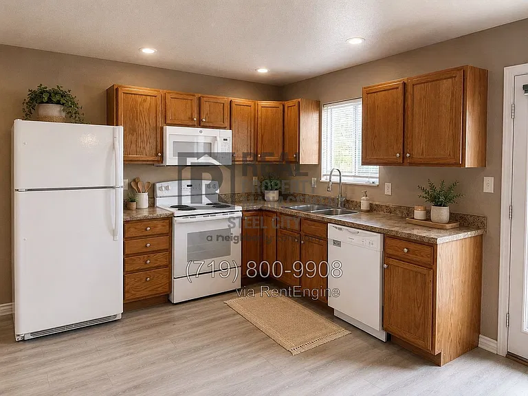 996 S Palomar Dr — Photo 2