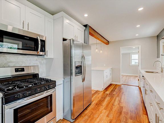 5th image of 2518 Windsor Ave