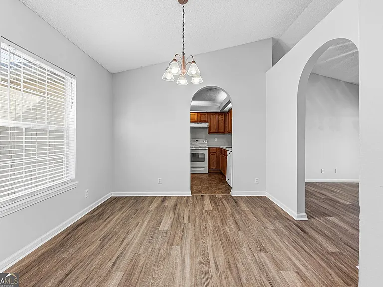 401 Maggie Way — Photo 7