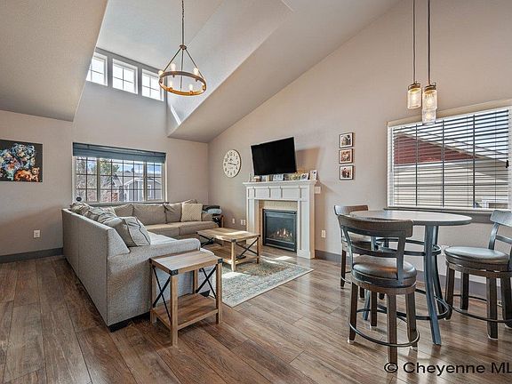 4th image of 616 Grape St