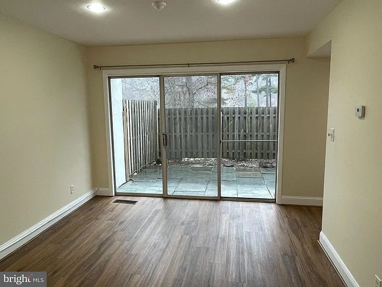 121 E Chelsea Cir — Photo 11