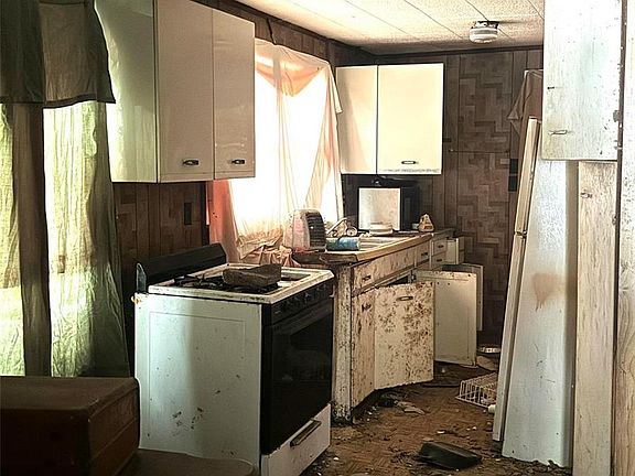 3rd image of 620 Dewey St